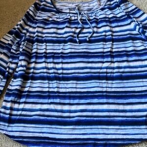 Striped keyhole top